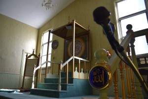 The mehrab and the minbar in the prayer hall